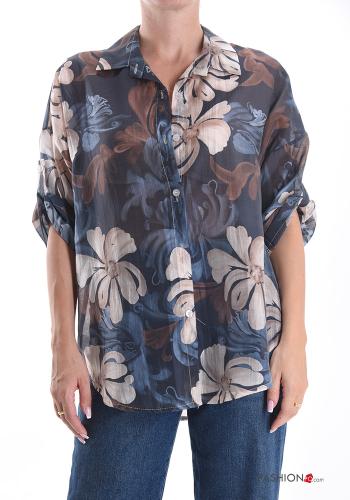 Shirt with buttons