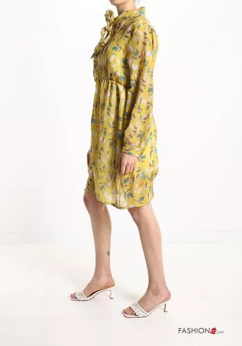  Bedrucktes Rollkragen- Kleid mit Schleife