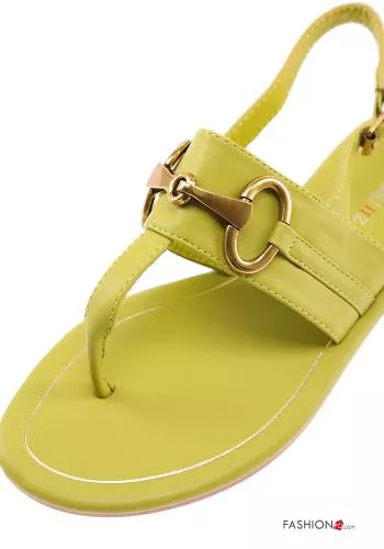  Sandálias imitação de couro com pulseira 