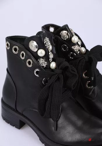  Ankle boots with pearls with ribbon