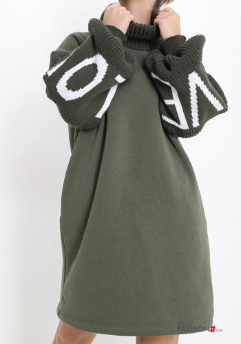  Aufschriftes Muster Rollkragen- Kleid aus Baumwolle 