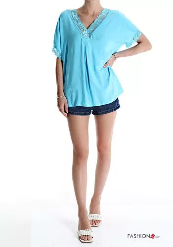  lace T-shirt with v-neck
