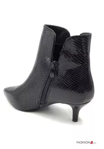  Heeled shoes with zip