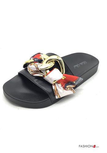  Sandalias planas con cadena 