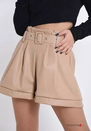  Shorts imitación de cuero con cinturón con bolsillos 