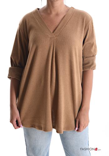  Long sleeved top with v-neck