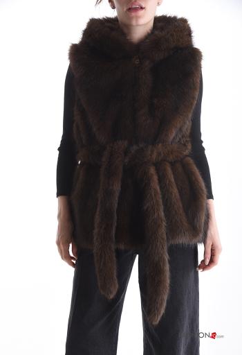 Colete pelo sintético sem forro com capuz com bolsos com cinto - ph 1