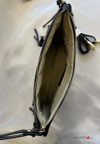 Borsa a spalla in Vera pelle con borchie con zip con tracolla - ph 3