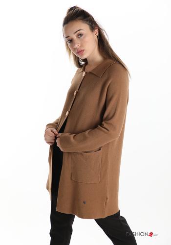 Abrigo largo con botones con bolsillos