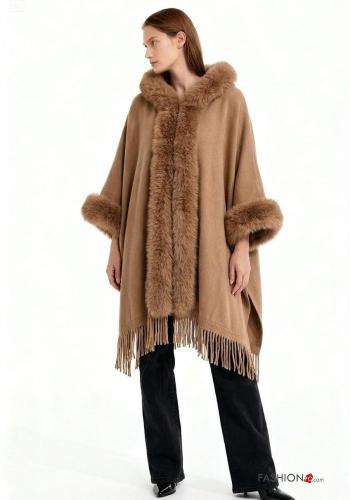Mantella pelliccia sintetica con cappuccio con frange - ph 1