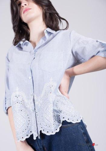 Camicia in Cotone con colletto Fantasia righe in pizzo sangallo con bottoni con tasche - ph 2
