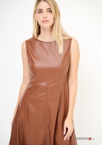 Vestido imitação de couro sem mangas gola redonda com fecho - ph 2