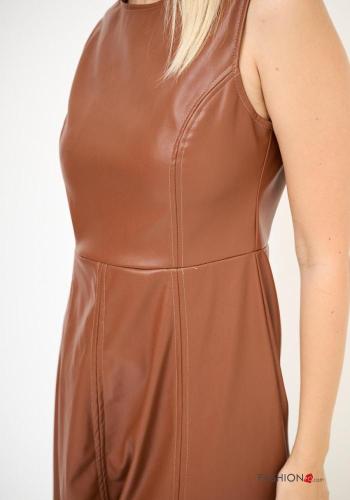 Vestido imitação de couro sem mangas gola redonda com fecho - ph 3