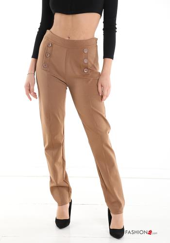 Pantalone con bottoni con tasche