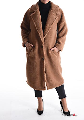Cappotto pelliccia sintetica con bottoni con tasche