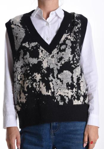 Wool Mix Gilet with v-neck - ph 1