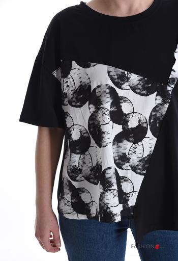 T-shirt in Cotone asimmetrico maniche corte girocollo Fantasia astratta con bottoni - ph 4