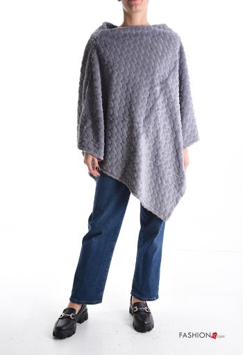 Poncho asimmetrico con scollo a barca - ph 1