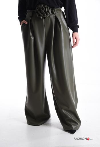 Pantalone ecopelle wide leg con cintura con tasche