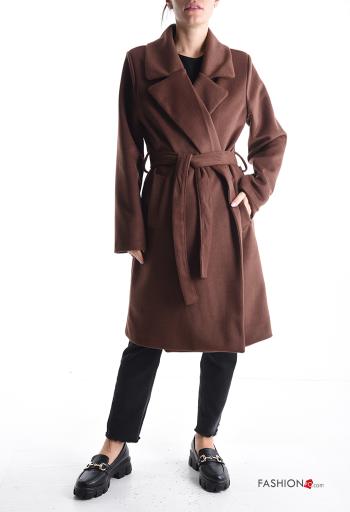 Coat with lining with fabric belt