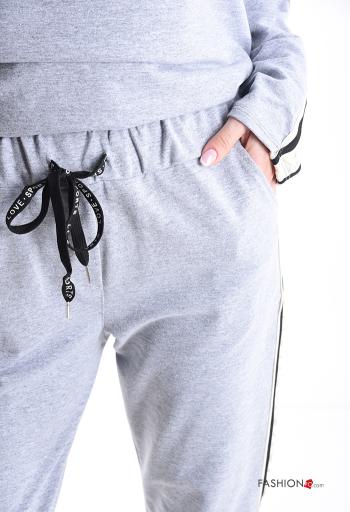 Tuta sportiva in Cotone maniche lunghe girocollo con tasche con elastico - ph 4