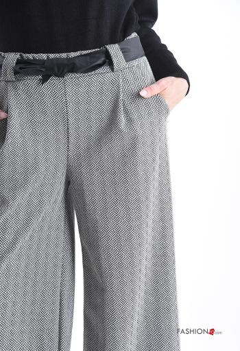 Pantalone wide leg Fantasia geometrica con tasche con nastro - ph 4