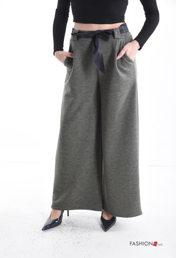 Pantalones wide leg con bolsillos con cinta