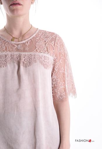 Blouse satin manches courtes détail dentelle - ph 4