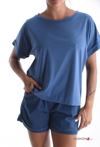 short sleeve crew neck T-shirt with buttons
