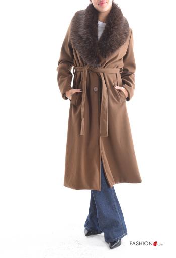 Cappotto pelliccia sintetica con tasche con cintura in stoffa