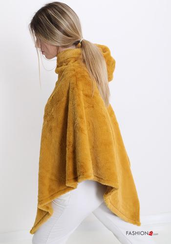 Poncho fourrure synthétique à capuche - ph 3