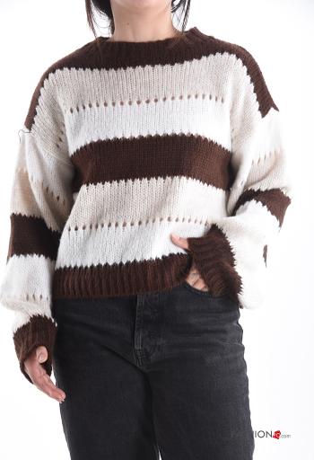 Embroidered extra long sleeve crew neck Sweater