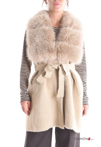 Gilet with belt with faux fur with pockets