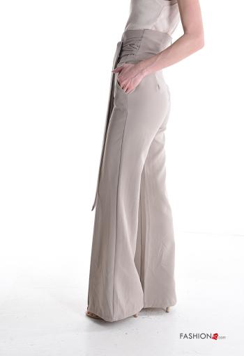 Pantalone a zampa vita alta con tasche con cintura in stoffa - ph 3