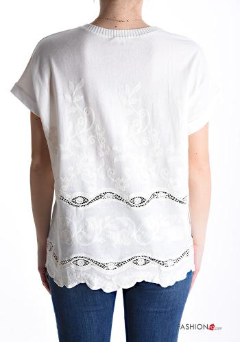 T-shirt in Cotone Fantasia ricamata scollo a V - ph 2