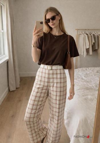 Trousers with belt with pockets