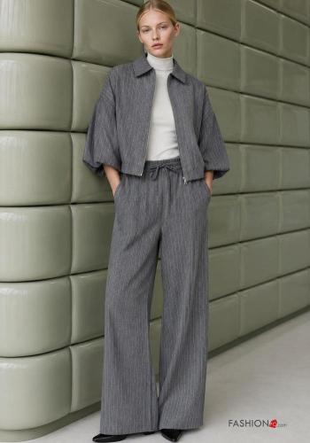 Trousers with pockets