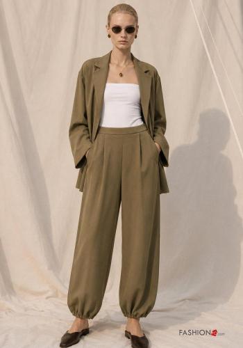 Trousers with pockets
