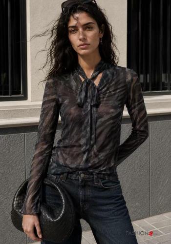 Shirt with bow