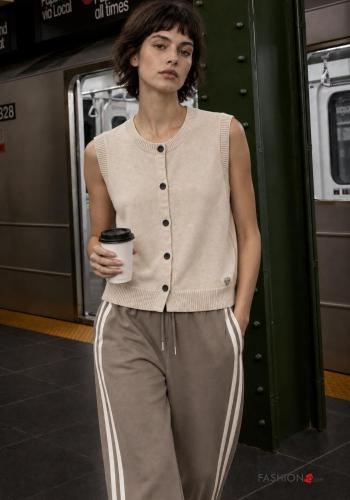 Shirt with buttons