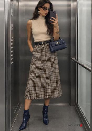 Skirt with belt with pockets