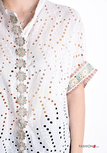 Camicia in Cotone maniche corte Fantasia ricamata con bottoni in pizzo sangallo - ph 4