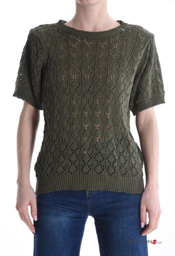 Pull au crochet col rond manches courtes à broderie