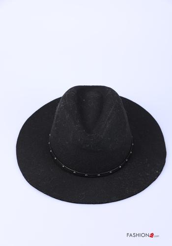Sombrero con tachuelas