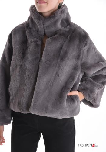 Chaqueta piel sintética de cuello alto con bolsillos