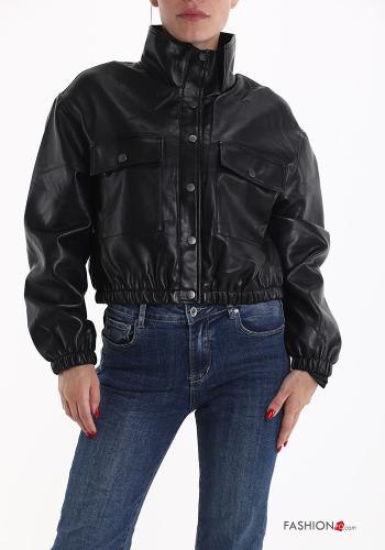 Giacca ecopelle corto con bottoni a collo alto con tasche