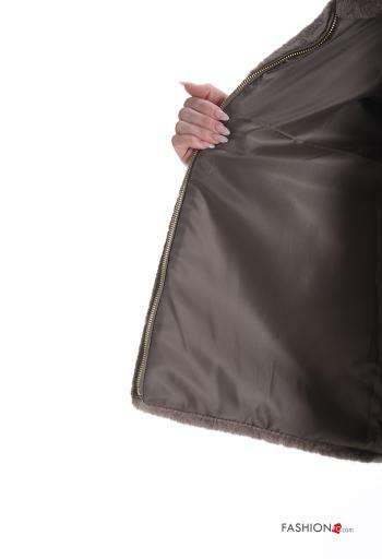 Colete pelo sintético com gola subida com fecho com forro - ph 6