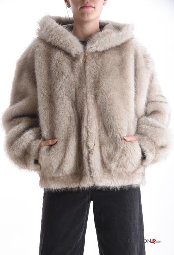 Blusão pelo sintético sem forro com capuz com fecho com bolsos