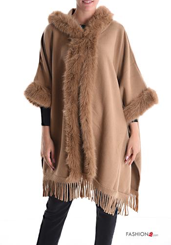 Mantella pelliccia sintetica con cappuccio con frange