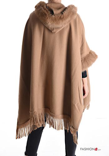 Kunstfell Cape mit Kapuze mit Fransen - ph 2